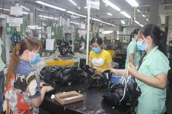 Ứng phó dịch trên từng dây chuyền sản xuất, đảm bảo mục tiêu kép