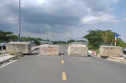 Nguy hiểm từ những khối bê tông chắn đường
