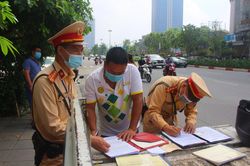 Hà Nội: Không vì dịch bệnh mà 'thông cảm' lỗi vi phạm dừng đỗ