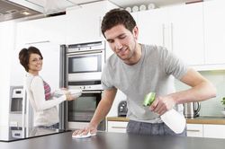 Đàn ông lười làm việc nhà dễ ngoại tình?