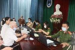 Thâu đêm làm căn cước cho công dân