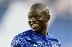 Ngày Kante trừng phạt sai lầm của Guardiola