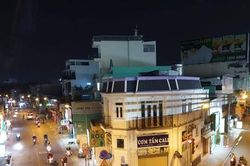 Người dân Gò Vấp hối hả dọn hàng quán trước giờ phong tỏa theo chỉ thị 16