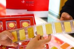 Giá vàng có thể tiếp tục tăng lên trong tuần sau, hướng đến ngưỡng 1.950 USD/ounce
