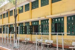 Bộ ảnh bế giảng cuối năm sân trường không một bóng người khiến teen cuối cấp ngậm ngùi