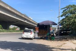 Nguy cơ lây lan dịch bệnh từ 'chợ cóc' trên đường Nguyễn Xiển