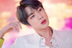 Jin BTS giữ ngôi nam vương K-pop với tỷ lệ khuôn mặt hoàn hảo