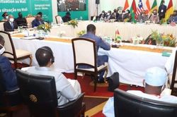 Đảo chính ở Mali: Các lãnh đạo Tây Phi họp kín bất thường, đình chỉ tư cách thành viên của Mali ở ECOWAS