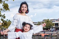 Con gái Mai Phương xinh xắn giống hệt mẹ lại còn có thành tích học tập đáng tự hào
