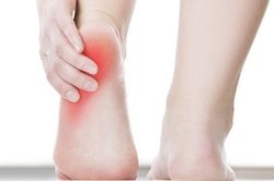 Đau gót chân là bệnh gì? Nguyên nhân và cách điều trị cần biết