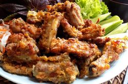 Món ngon mỗi ngày: Sườn chiên mắm tỏi