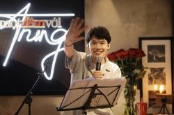 COVID-19 không 'cản' được Quang Trung trở thành… ca sĩ