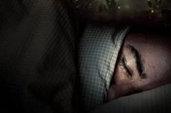 Người đàn ông ngủ mơ có người bắt mình trả nợ và câu chuyện sau đó