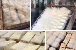 Trông như mốc, mùi khó ngửi, đậu phụ 'mọc lông' vẫn hút khách