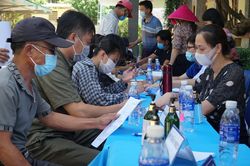 Nghệ An: Trường Dân tộc nội trú đón phụ huynh, thí sinh xuống núi dự thi