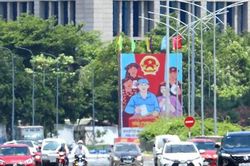 Mặt đường ở Thủ đô nóng hơn 55 độ C xuất hiện ảo ảnh giữa trưa