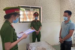 Khởi tố tài xế nhốt cảnh sát trên xe, tông chốt kiểm dịch Covid-19