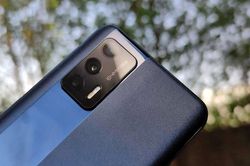 Smartphone 5G, RAM 12 GB, sạc siêu tốc, giá hấp dẫn