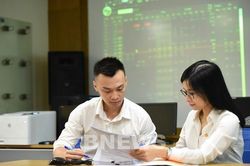 Chứng khoán Việt Nam lập đỉnh mới, chuyên gia nói gì?