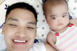 Mạc Văn Khoa dạy cười nhưng con gái mặt rất căng