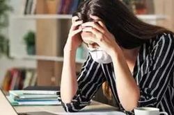 Ở nhà chồng nuôi hay dấn thân cho sự nghiệp?