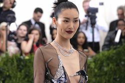 Siêu mẫu Liu Wen làm đẹp thế nào?