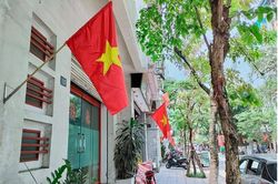 Treo cờ Tổ quốc: Bảo đảm mỹ quan, trang nghiêm