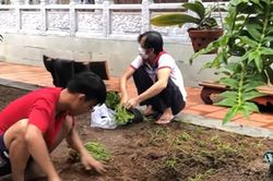 Hoài Linh xuất hiện gầy gò sau ồn ào 'ngâm' tiền từ thiện