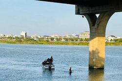 Đi tắm sông cùng bạn, nam sinh lớp 9 mất tích