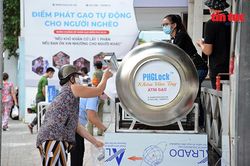 'ATM gạo' tái hoạt động hỗ trợ người dân trong khu cách ly ở TP Hồ Chí Minh