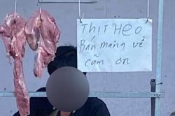Quầy thịt sống treo biển 'bán mang về' khiến dân mạng ngớ người
