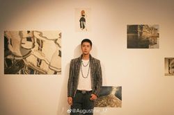 Vương Nhất Bác với tóc húi cua cùng style bụi bặm đi sự kiện Chanel bị chê tơi tả