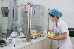 Vinamilk tặng TP.HCM 48.000 sản phẩm cho tuyến đầu chống dịch