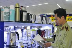 TP Hồ Chí Minh: Bắt một cán bộ công an vì buôn lậu