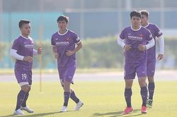 Quang Hải, Công Phượng ngái ngủ trên sân tập