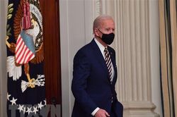 Tổng thống Biden xem xét 'danh sách đen đầu tư' của người tiền nhiệm