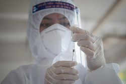 Việt Nam đã đặt hàng 170 triệu liều vaccine phòng COVID-19
