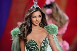 Vì sao các thiên thần nội y chia tay Victoria's Secret?