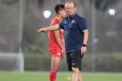 Bình luận viên Quang Huy: 'Chờ tài thao lược của thầy Park'