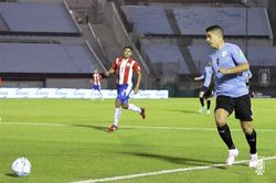 Suarez 'tịt ngòi', Uruguay bị Paraguay cầm chân