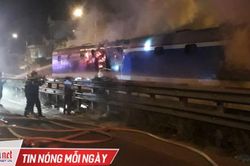 Tàu SE8 bốc cháy ngùn ngụt khi đang chạy