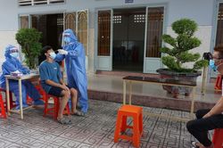 TP Hồ Chí Minh thêm 15 trường hợp nghi mắc COVID-19