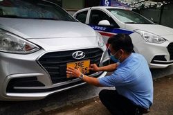 Nhiều tổ chức, cá nhân kinh doanh vận tải chưa chủ động đổi biển số xe sang màu vàng
