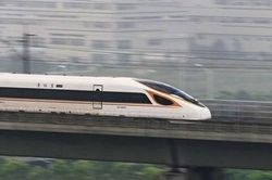 Tàu hỏa đâm vào công nhân, 9 người thiệt mạng