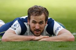 Harry Kane đừng nối gót Alan Shearer