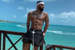 Drake đã làm gì để có cơ bụng 6 múi?