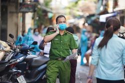 Bệnh nhân Covid-19 trốn đi mua đồ ăn