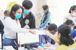 Thí sinh ồ ạt nộp xét tuyển học bạ: Hồ sơ nhiều, các trường lọc 'ảo'