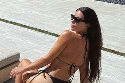 Kim Kardashian khoe 'siêu vòng 3' ăn mừng Instagram cán mốc 225 triệu follow
