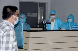 Hai ca mắc COVID-19 ở Hà Tĩnh không khai báo y tế điện tử khi xuống sân bay Vinh